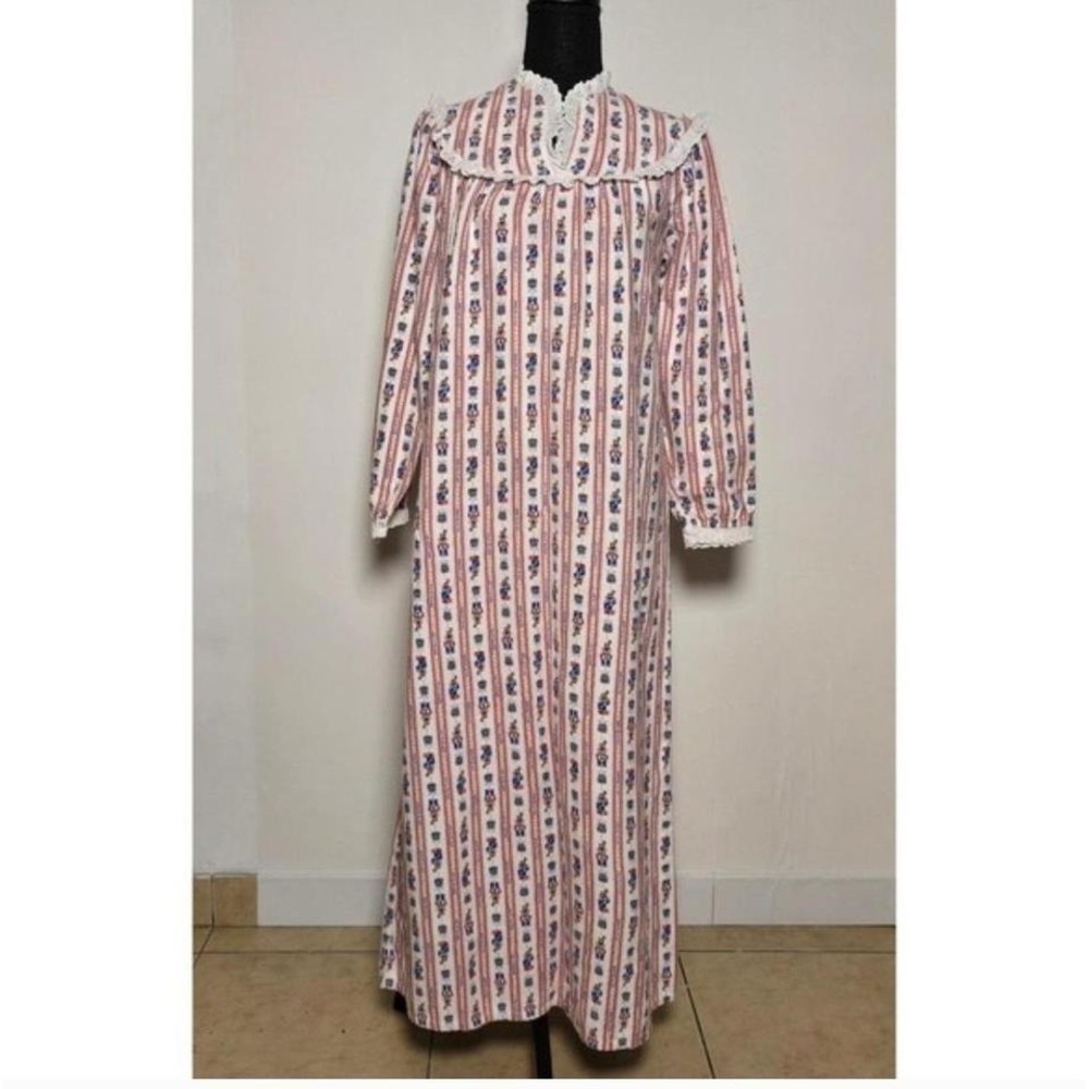 Lanz of Salzburg Traditional nightgown Medium  cottagecore vintage sleepwear - Picture 2 of 8